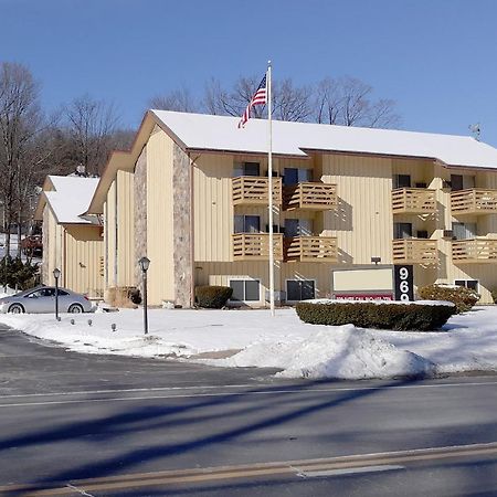Iron Horse Inn Simsbury ภายนอก รูปภาพ