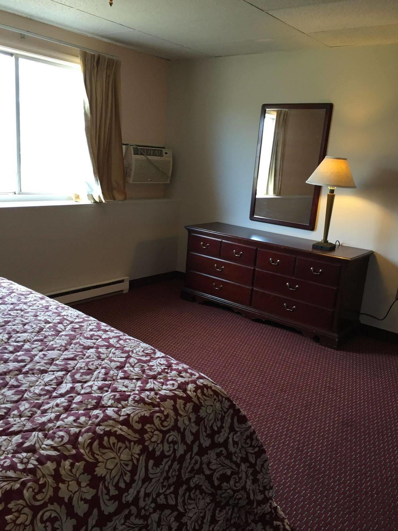 Iron Horse Inn Simsbury ภายนอก รูปภาพ