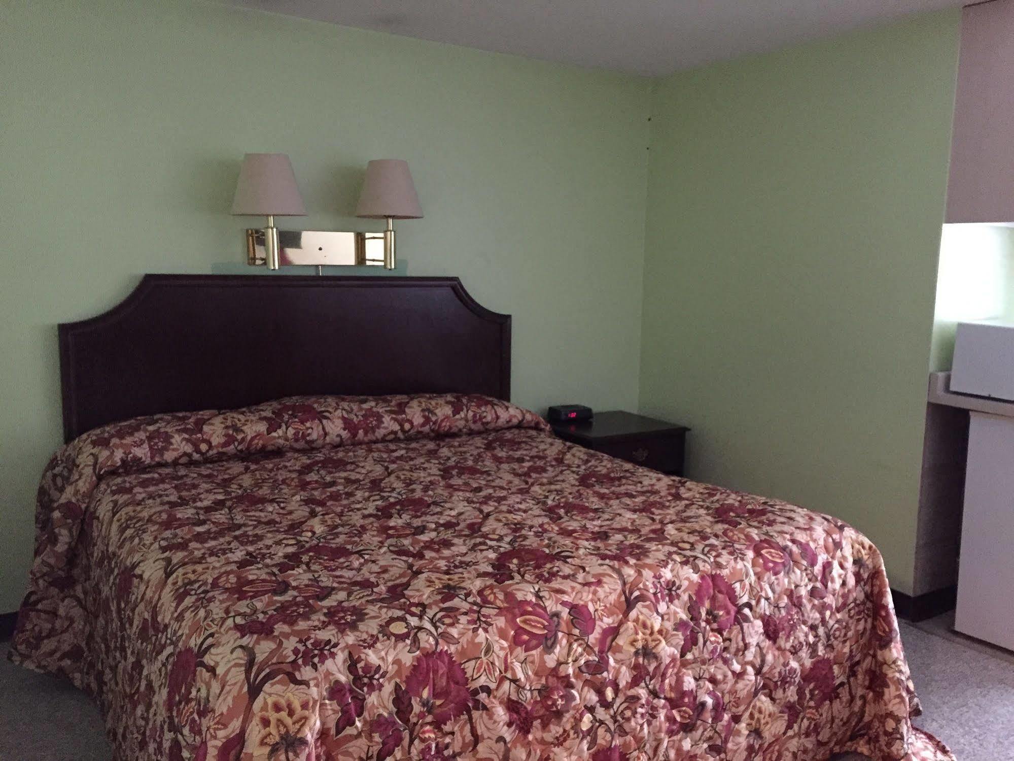 Iron Horse Inn Simsbury ภายนอก รูปภาพ