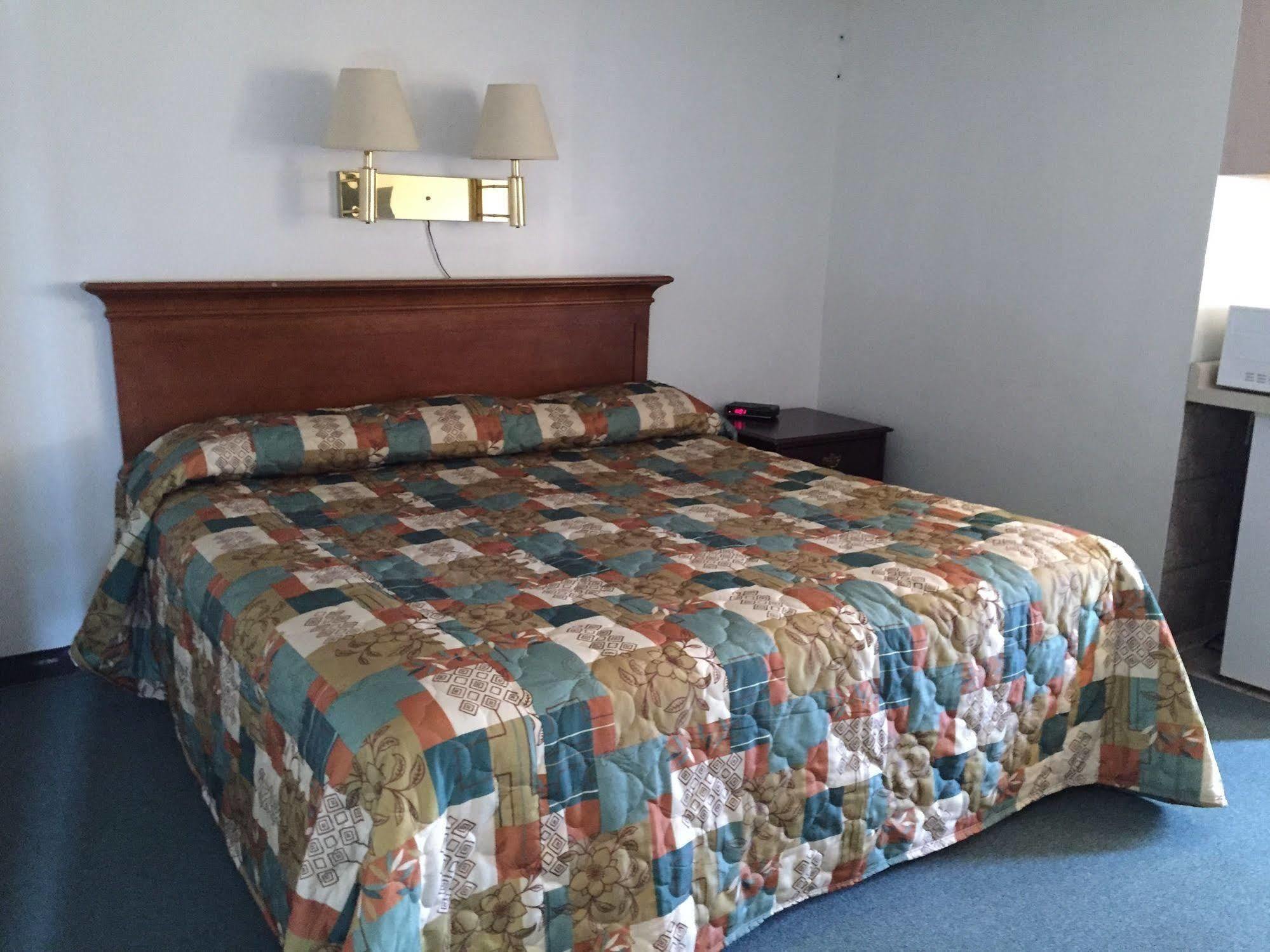 Iron Horse Inn Simsbury ภายนอก รูปภาพ