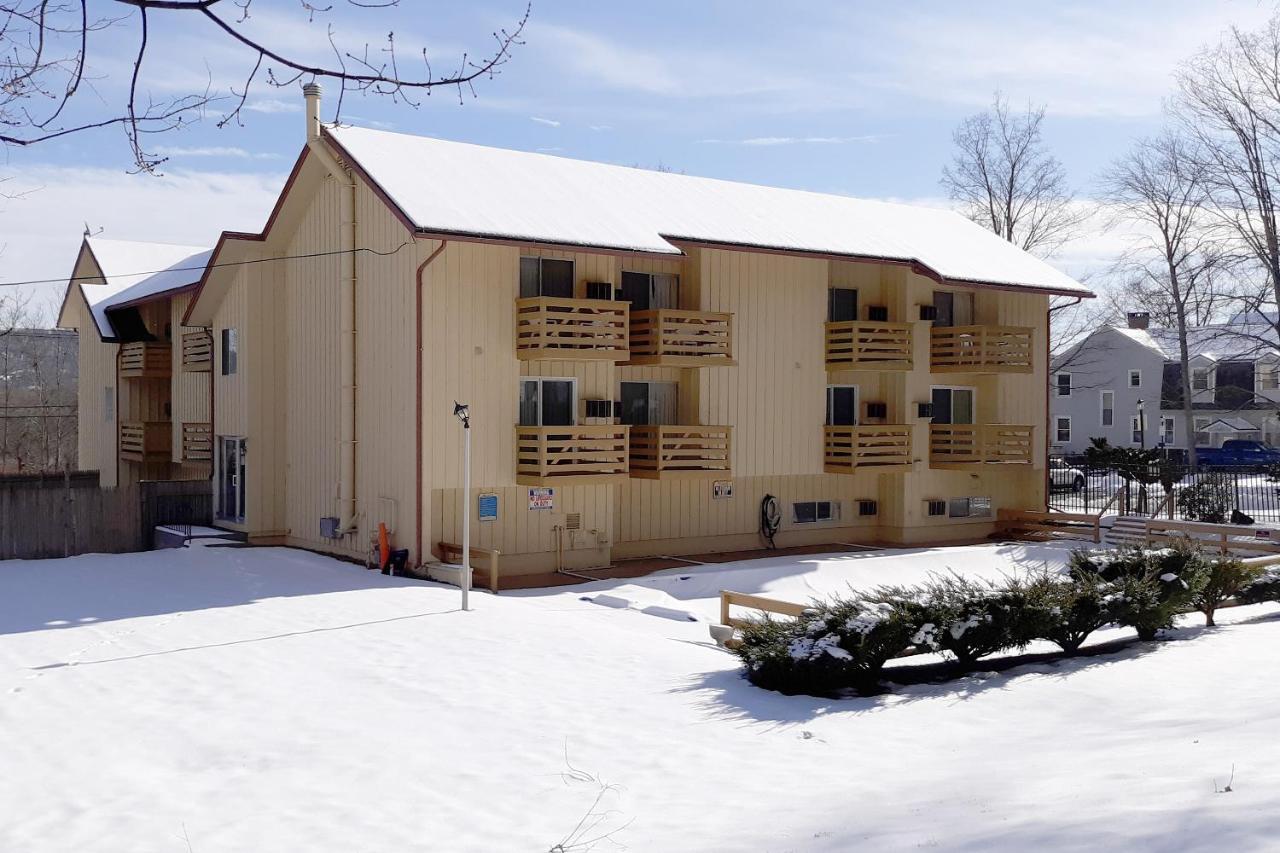 Iron Horse Inn Simsbury ภายนอก รูปภาพ