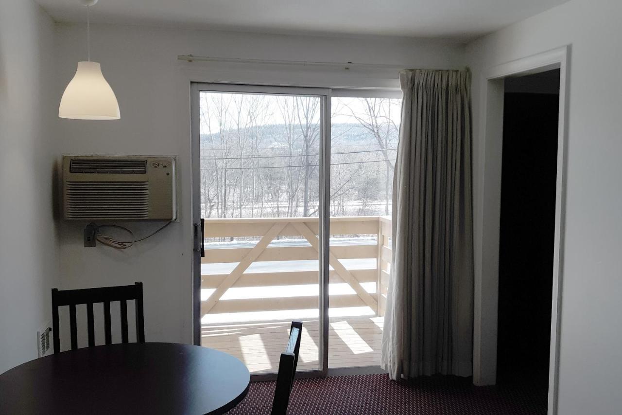 Iron Horse Inn Simsbury ภายนอก รูปภาพ